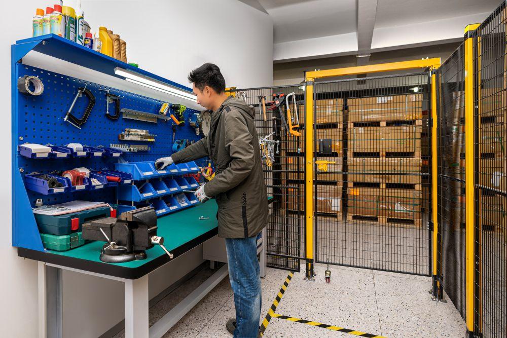 Workbench for small assembly work